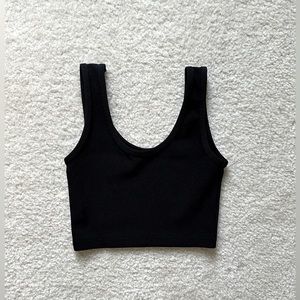 Aritiza Simple, plain black, basic tank top